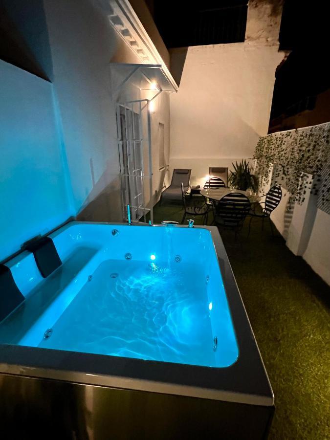 Downtown Apartment With Private Terrace & Jacuzzi Sevilla Eksteriør billede